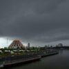 Suasana Masjid 99 Kubah Saat Awan Hitam di Langit Kota Makassar